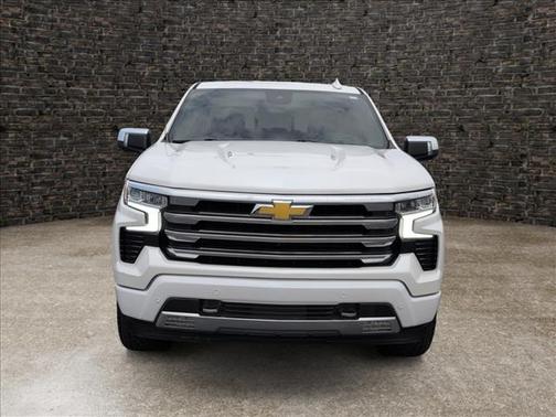 Iridescent Pearl Tricoat 2023 Chevrolet Silverado 1500 High Country