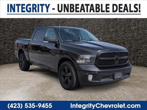 Brilliant Black Crystal Pearlcoat 2018 RAM 1500 Big Horn