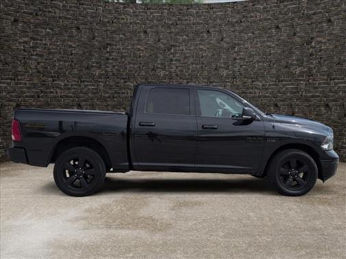 Brilliant Black Crystal Pearlcoat 2018 RAM 1500 Big Horn