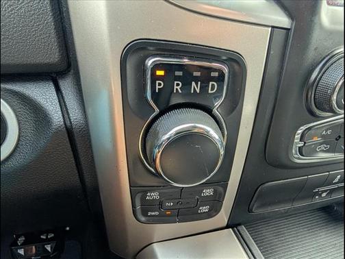 Brilliant Black Crystal Pearlcoat 2018 RAM 1500 Big Horn