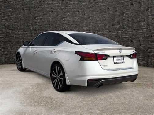 White 2020 Nissan Altima 2.5 SR