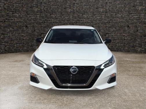 White 2020 Nissan Altima 2.5 SR