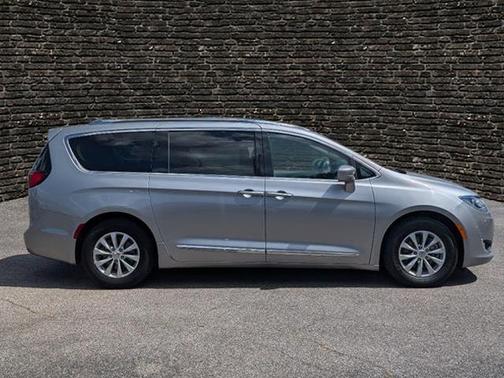 2019 Chrysler Pacifica Touring-L