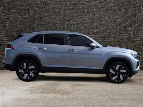 Silver Bird Metallic 2024 Volkswagen Atlas Cross Sport 2.0T SE w/Technology