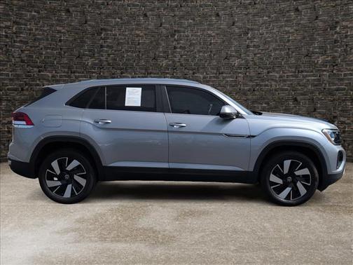 Silver Bird Metallic 2024 Volkswagen Atlas Cross Sport 2.0T SE w/Technology