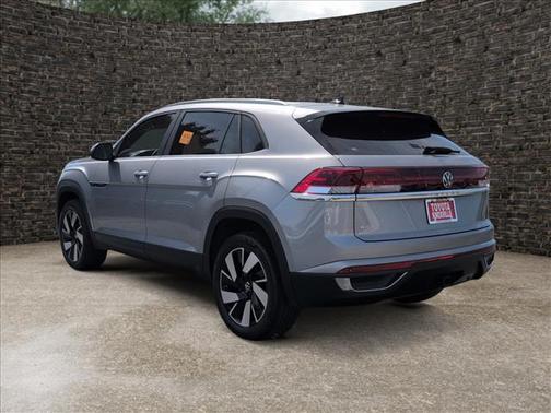 Silver Bird Metallic 2024 Volkswagen Atlas Cross Sport 2.0T SE w/Technology