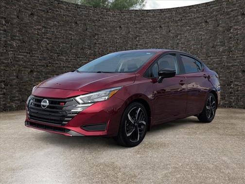 Scarlet Ember 2025 Nissan Versa 1.6 SR