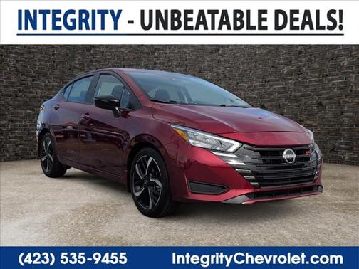 Scarlet Ember 2025 Nissan Versa 1.6 SR