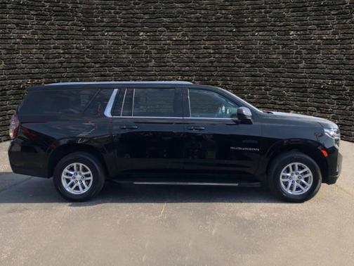 2023 Chevrolet Suburban LT