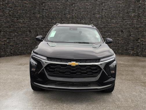 Mosaic Black Metallic 2026 Chevrolet Trax LT