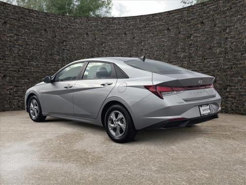 2023 Hyundai ELANTRA SE