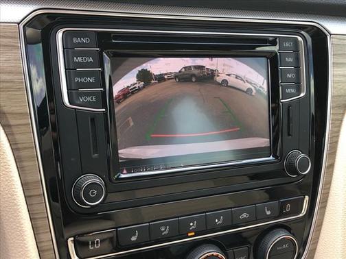 2016 Volkswagen Passat 1.8T SEL