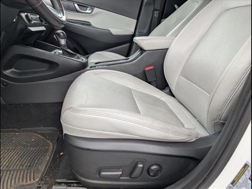 Lunar White 2022 Hyundai KONA Limited