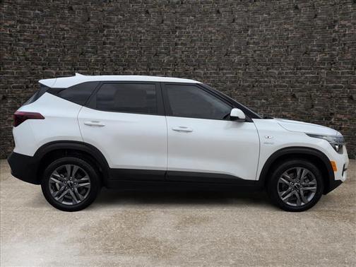 Snow White Pearl 2022 Kia Seltos LX