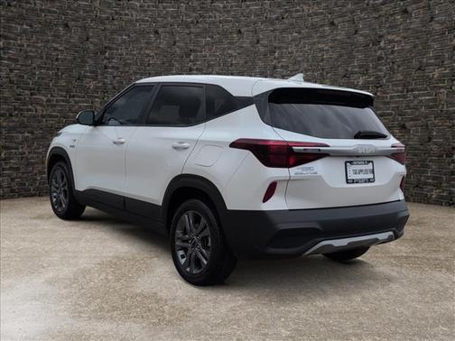 Snow White Pearl 2022 Kia Seltos LX