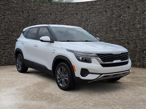 Snow White Pearl 2022 Kia Seltos LX