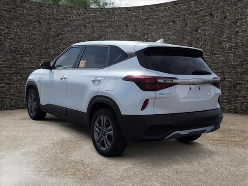 Snow White Pearl 2022 Kia Seltos LX
