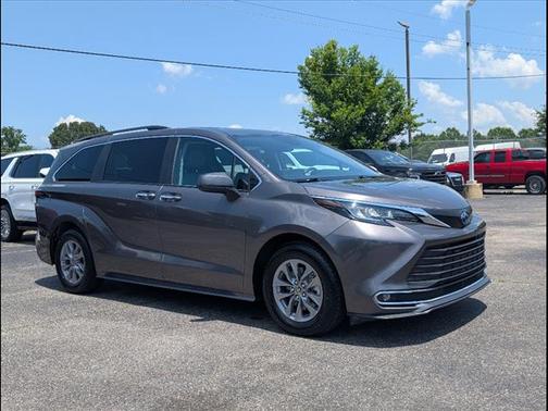 2023 Toyota Sienna XLE