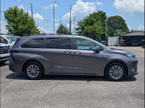 2023 Toyota Sienna XLE
