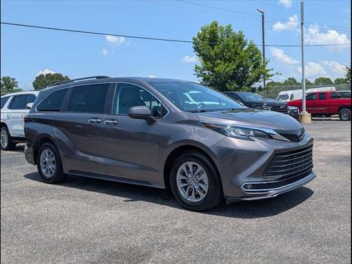 2023 Toyota Sienna XLE