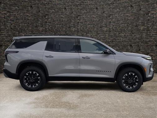 Sandstone Gray 2026 Chevrolet Traverse Z71