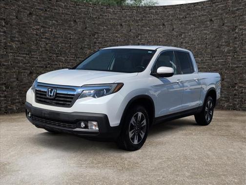 White 2019 Honda Ridgeline RTL