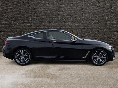 Black Obsidian 2022 INFINITI Q60 LUXE
