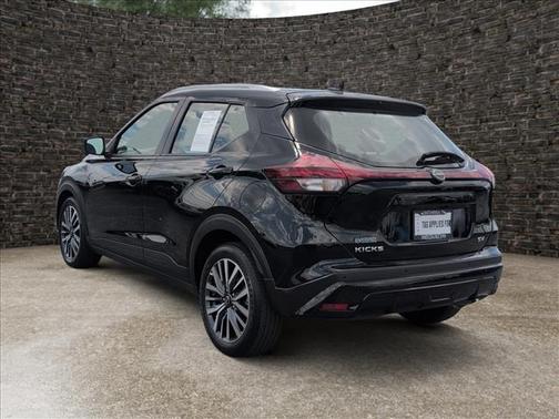 Super Black 2024 Nissan Kicks SV