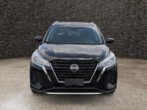 Super Black 2024 Nissan Kicks SV
