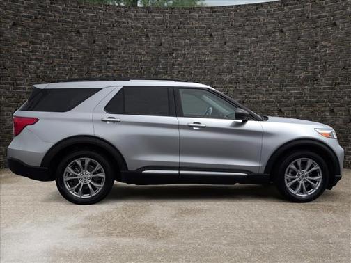 Silver Metallic 2021 Ford Explorer XLT