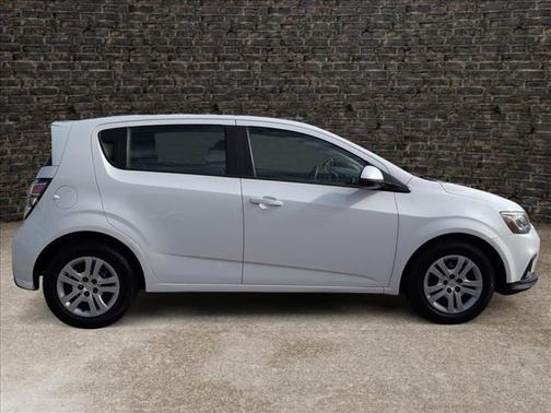 Summit White 2018 Chevrolet Sonic LT