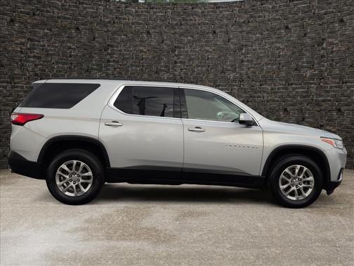 2021 Chevrolet Traverse LT Cloth