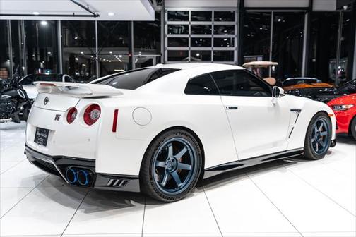 2021 Nissan GT-R Premium Dual-clutch 6-Speed Transmission
