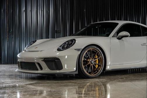 Chalk Metallic 2018 Porsche 911 GT3