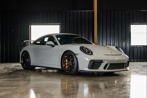 Chalk Metallic 2018 Porsche 911 GT3