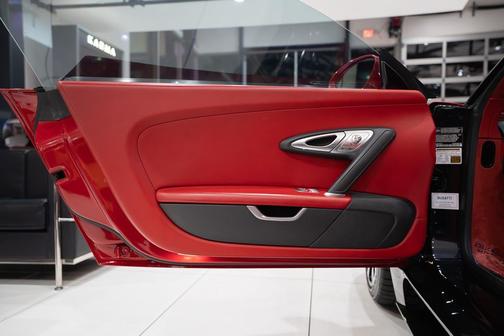 Red Metallic/Black Pearl 2008 Bugatti Veyron 16.4 Coupe