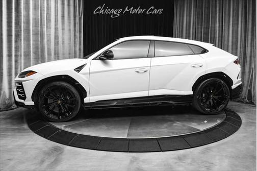 2021 Lamborghini Urus Pearl Capsule