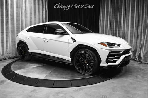 2021 Lamborghini Urus Pearl Capsule