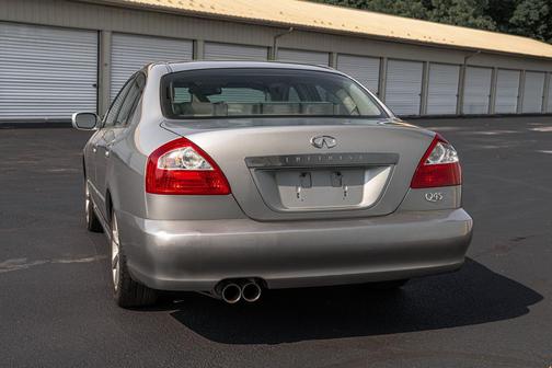 2002 INFINITI Q45 Luxury