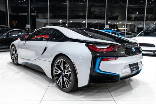 2014 BMW i8 Coupe ONLY 8100 Miles! Gorgeous Color Combo!