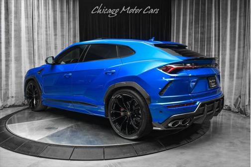 2022 Lamborghini Urus Pearl Capsule