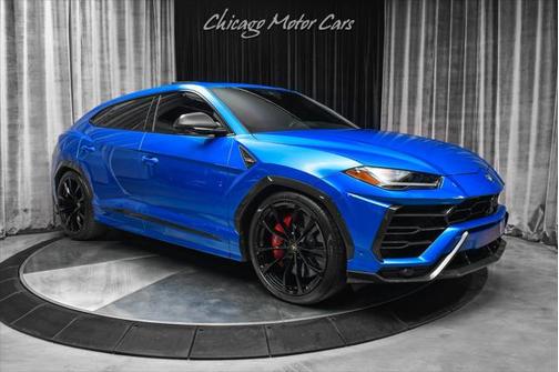 2022 Lamborghini Urus Pearl Capsule