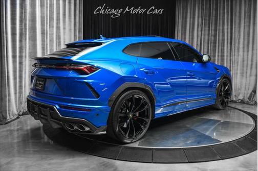 2022 Lamborghini Urus Pearl Capsule