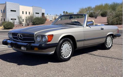 Silver 1989 Mercedes-Benz 560SL Convertible