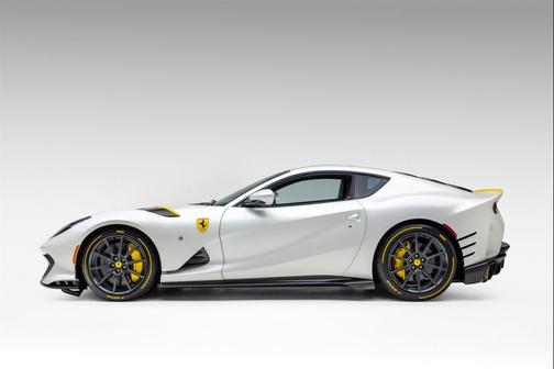 2022 Ferrari 812 Competizione Coupe