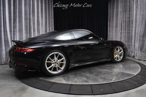 2018 Porsche 911 Carrera