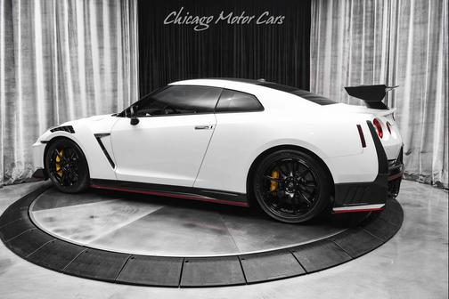 2024 Nissan GT-R NISMO Dual-clutch 6-Speed Transmission