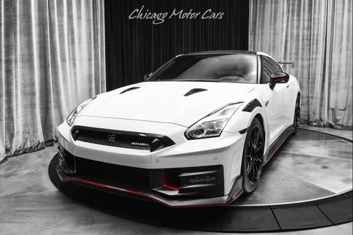 2024 Nissan GT-R NISMO Dual-clutch 6-Speed Transmission