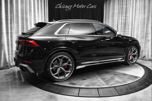 Mythos Black Metallic 2025 Audi RS Q8 4.0T