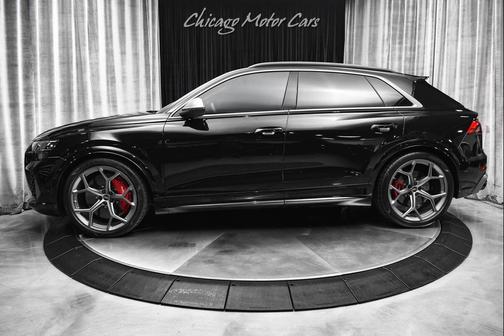Mythos Black Metallic 2025 Audi RS Q8 4.0T